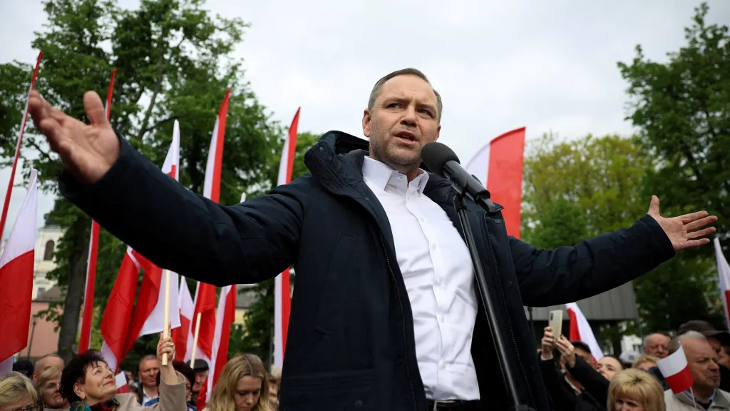 Jak se dostal k bytu? Polskou kampaň ovládla kauza opozičního kandidáta Jak se dostal k bytu? Polskou kampaň ovládla kauza opozičního kandidáta