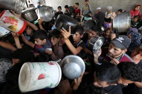 Netanjahu je otevřený dočasnému příměří. Humanitární pomoc v Pásmu Gazy vázne Netanjahu je otevřený dočasnému příměří. Humanitární pomoc v Pásmu Gazy vázne