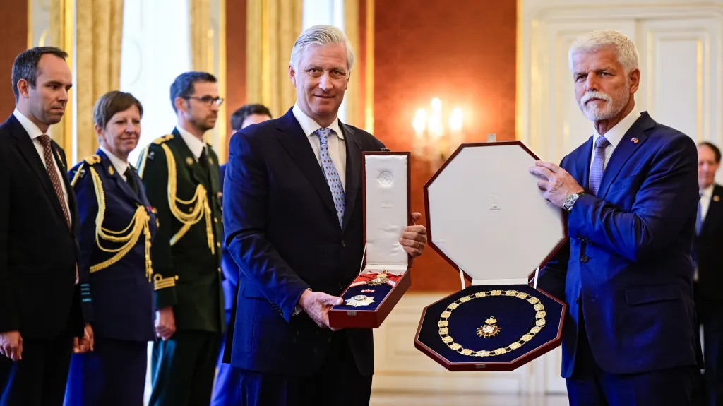 Pavel předal belgickému králi Filipovi Řád bílého lva