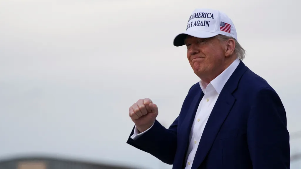 Putin se „úplně zbláznil“, míní Trump po masivních ruských útocích na Ukrajinu Putin se „úplně zbláznil“, míní Trump po masivních ruských útocích na Ukrajinu