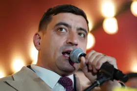 Rumuni budou opětovně volit prezidenta, favoritem je kandidát krajní pravice Rumuni budou opětovně volit prezidenta, favoritem je kandidát krajní pravice