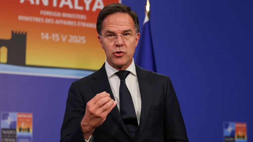 Rutte ocenil, že se Berlín ujímá vedení ve zvyšování výdajů na obranu