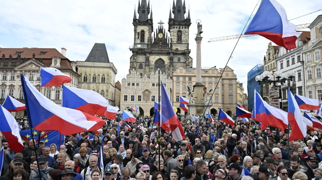 V Praze se demonstrovalo proti výdajům na obranu V Praze se demonstrovalo proti výdajům na obranu