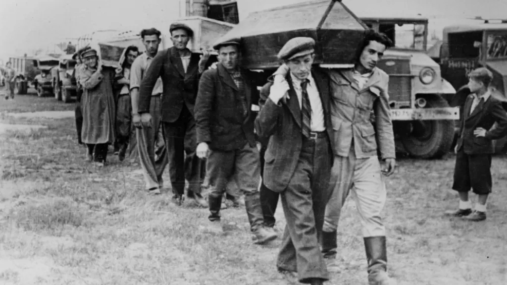 Vraždění Židů s válkou neskončilo. Za pogromem v Kielcích stáli komunisti, říká polonista Vraždění Židů s válkou neskončilo. Za pogromem v Kielcích stáli komunisti, říká polonista