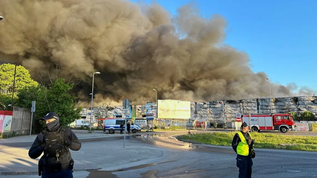 Za loňským požárem nákupního centra ve Varšavě stálo Rusko, tvrdí Tusk Za loňským požárem nákupního centra ve Varšavě stálo Rusko, tvrdí Tusk