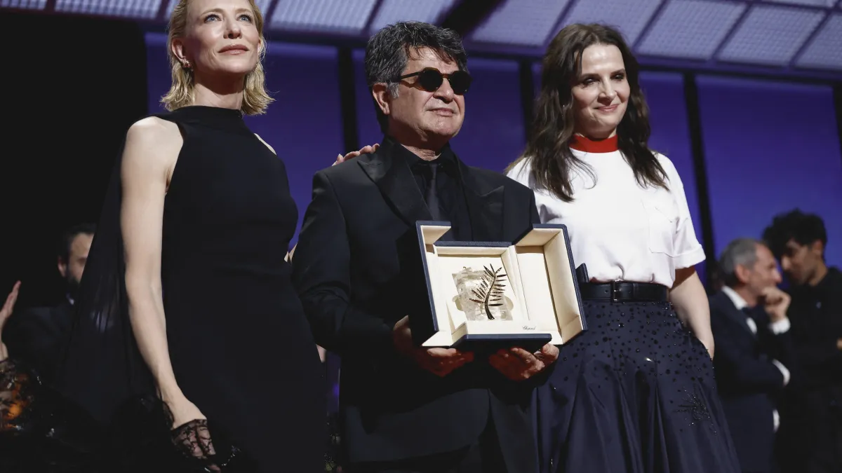 Zlatou palmu získal v Cannes Džafar Panahí, který svůj film natočil tajně